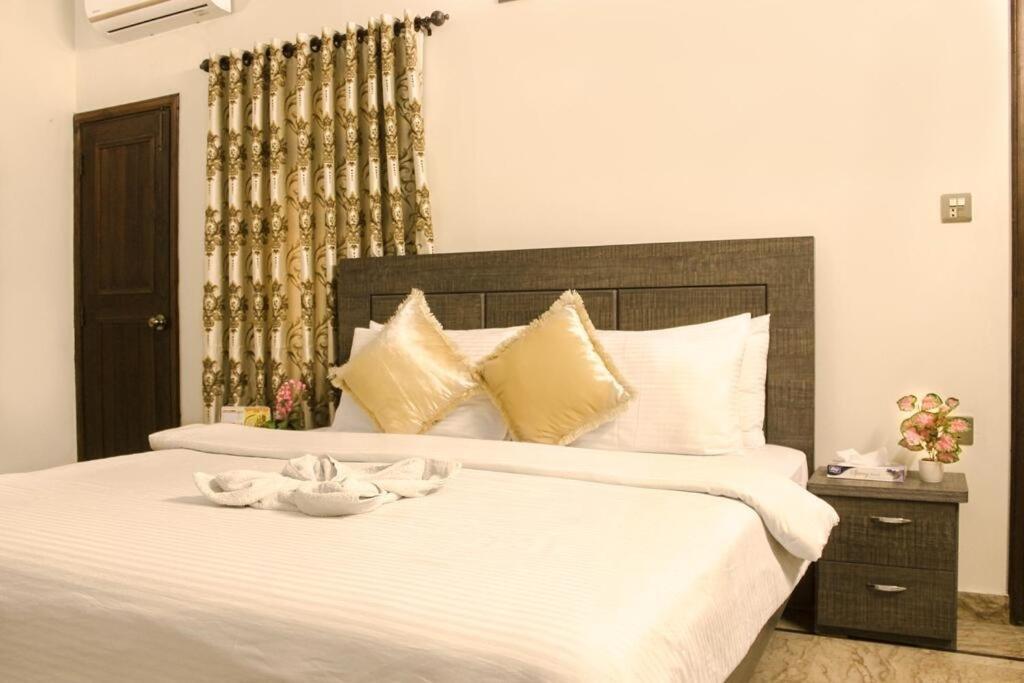 Luxury Living Rooms Near Agha Khan, Millennium, Nueplex Карачи Екстериор снимка