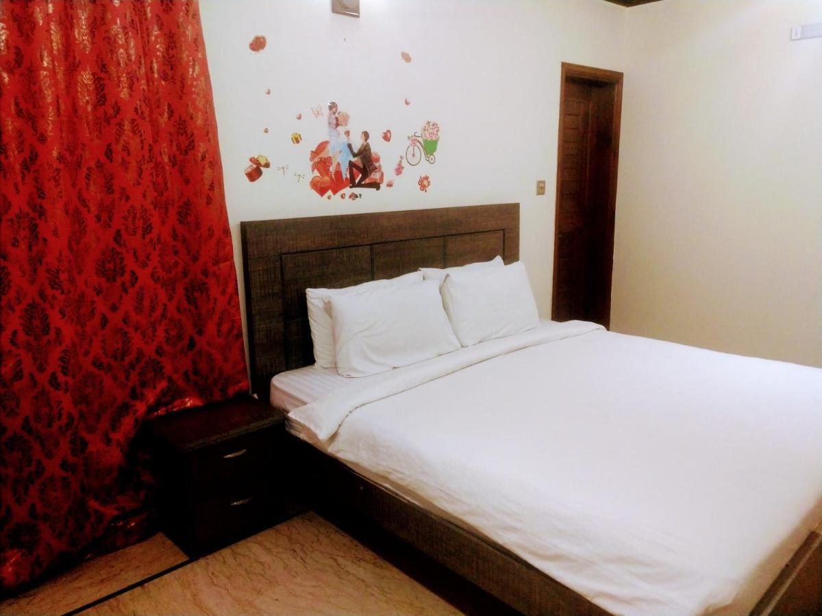 Luxury Living Rooms Near Agha Khan, Millennium, Nueplex Карачи Екстериор снимка