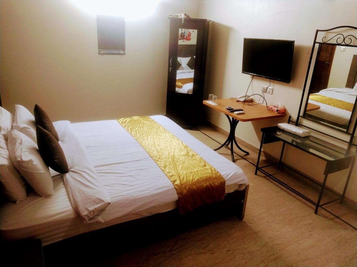 Luxury Living Rooms Near Agha Khan, Millennium, Nueplex Карачи Екстериор снимка