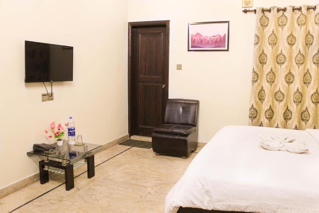 Luxury Living Rooms Near Agha Khan, Millennium, Nueplex Карачи Стая снимка